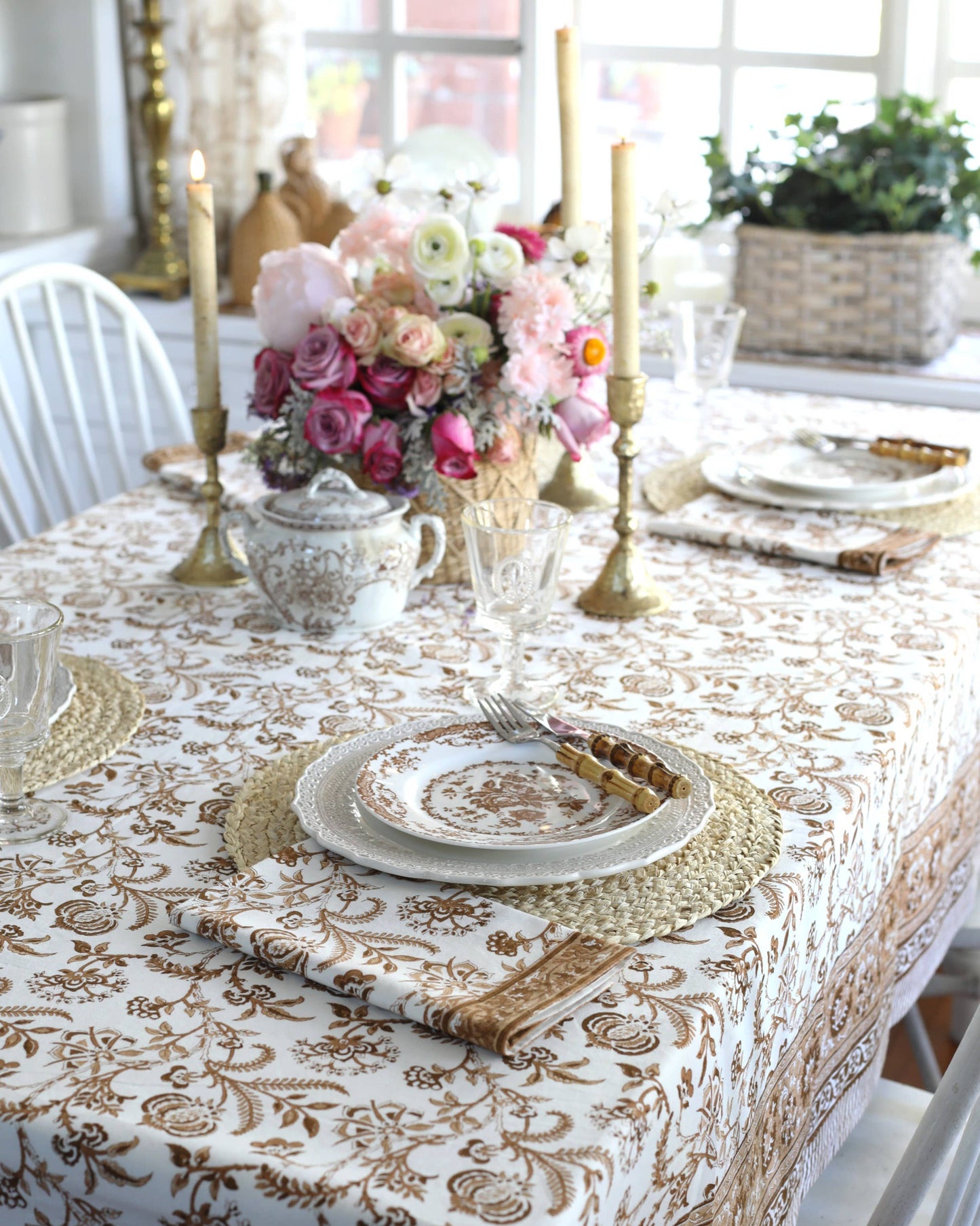 Lilibet Mocha Dinner Napkins — Set of 4