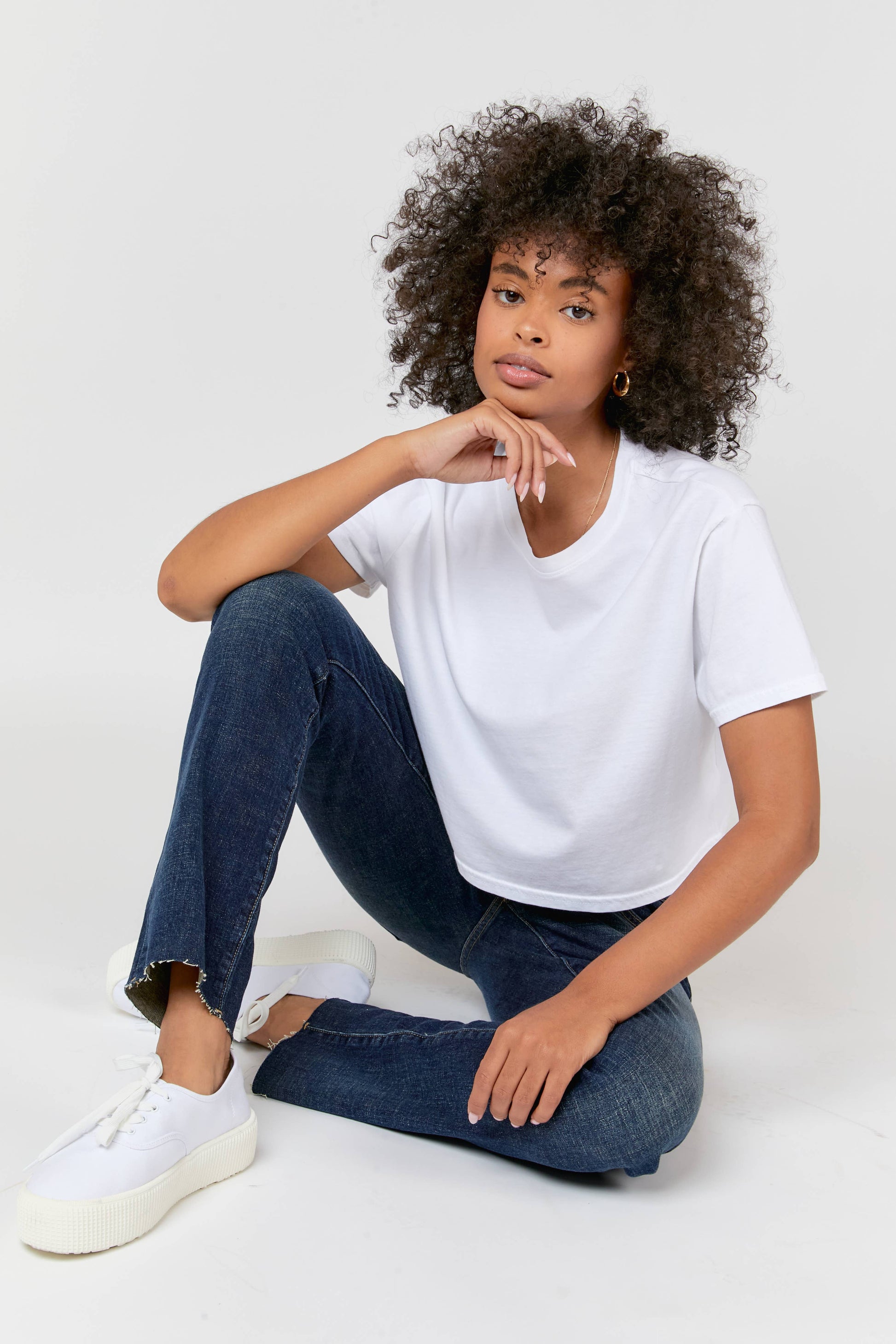 Oliver Logan Crosby Mid Rise Relaxed Taper Jean in standard wash, showcasing the casual denim bottoms with a relaxed fit.