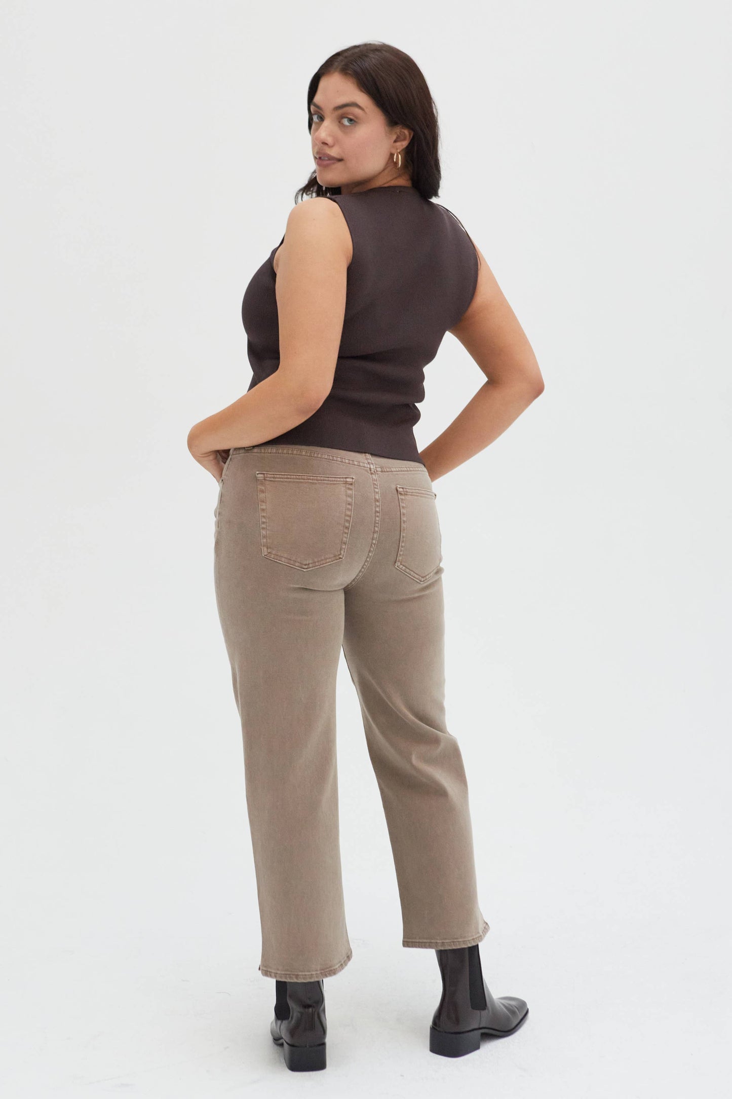 Oliver Logan Addington ankle crop mid-rise jeans in brown mix, showing the fitted design and stylish denim fabric.