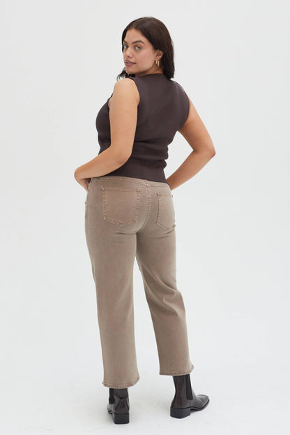 Oliver Logan Addington ankle crop mid-rise jeans in brown mix, showing the fitted design and stylish denim fabric.