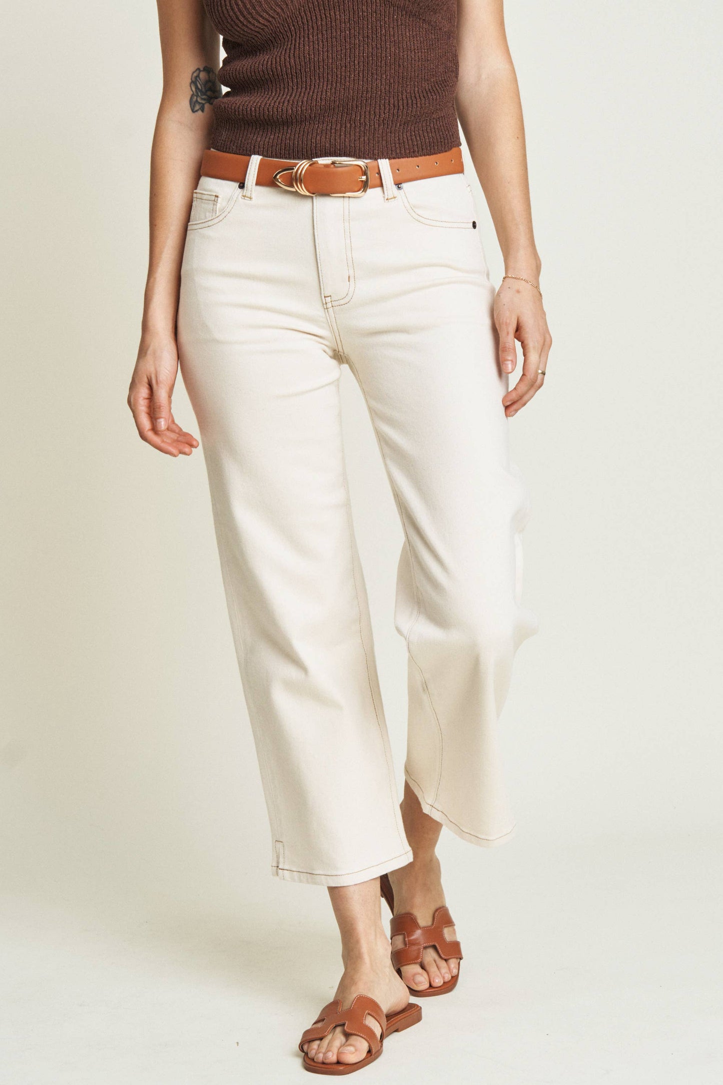 Oliver Logan Addington ankle crop mid-rise jeans in ecru, showcasing the stylish light-colored denim bottoms with a cropped fit.
