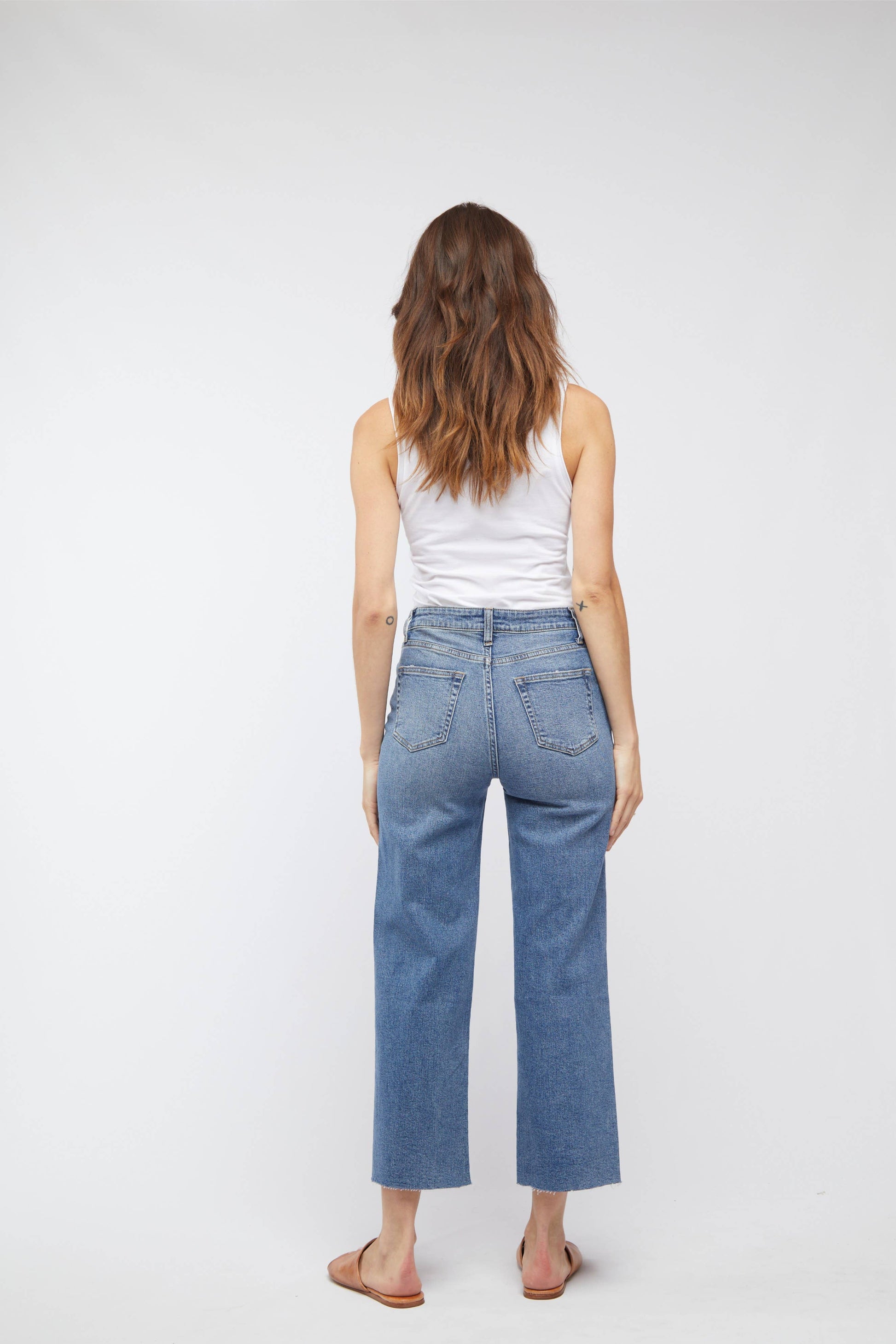 Oliver Logan Aberdeen Ankle Crop High Rise Jean in standard wash, featuring a stylish denim bottom with a fitted high-rise design.