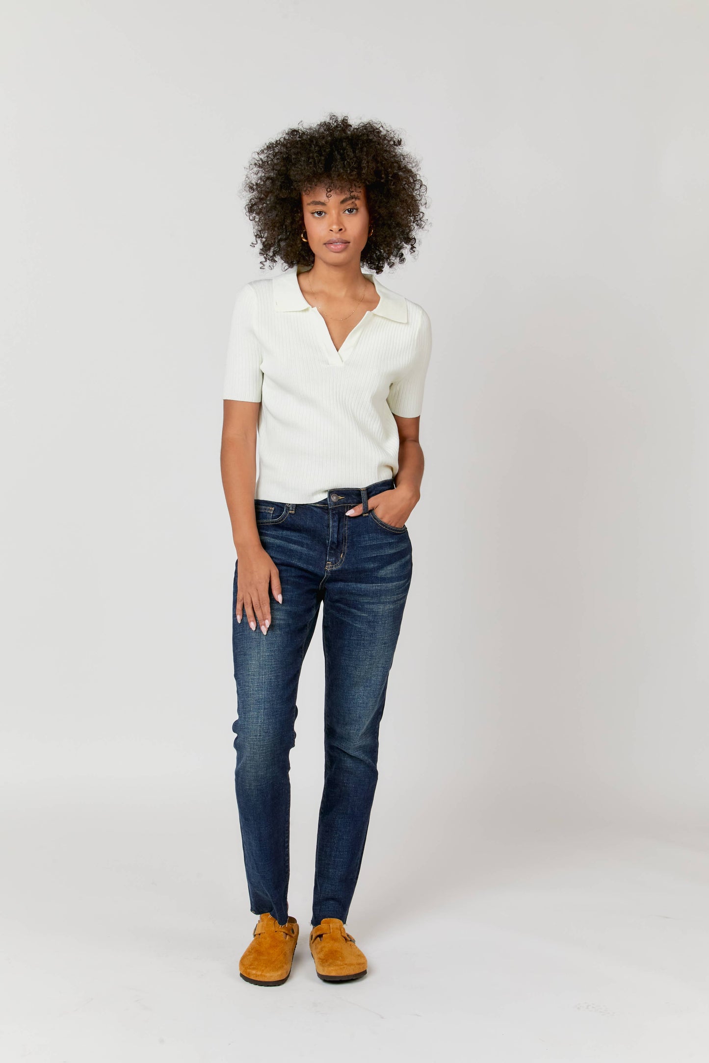 Oliver Logan Crosby Mid Rise Relaxed Taper Jean in Standard Wash, showcasing the casual denim bottoms with a relaxed fit and tapered leg.