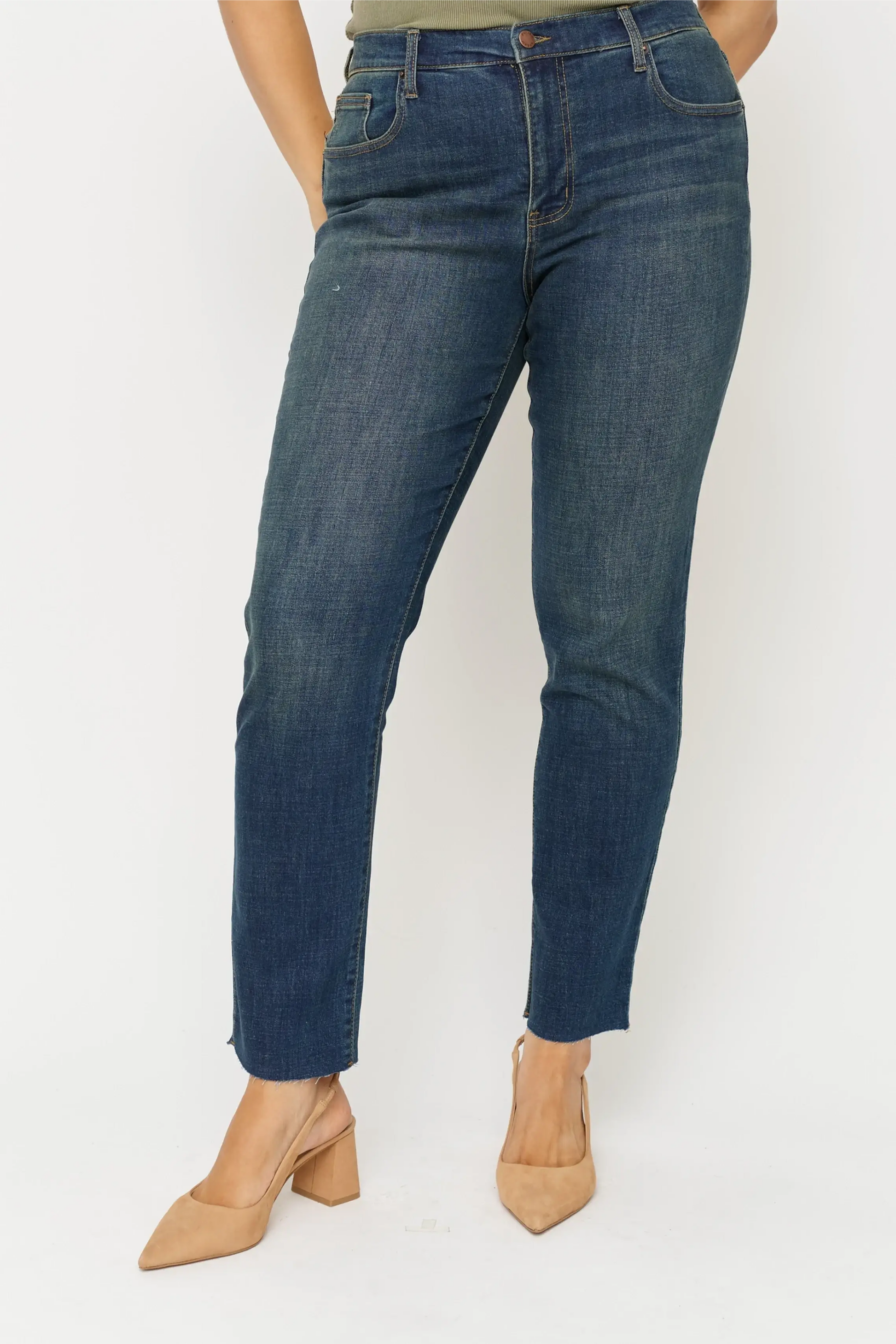 Oliver Logan Crosby Mid Rise Relaxed Taper Jean in standard wash, showing the denim's relaxed fit and classic style.