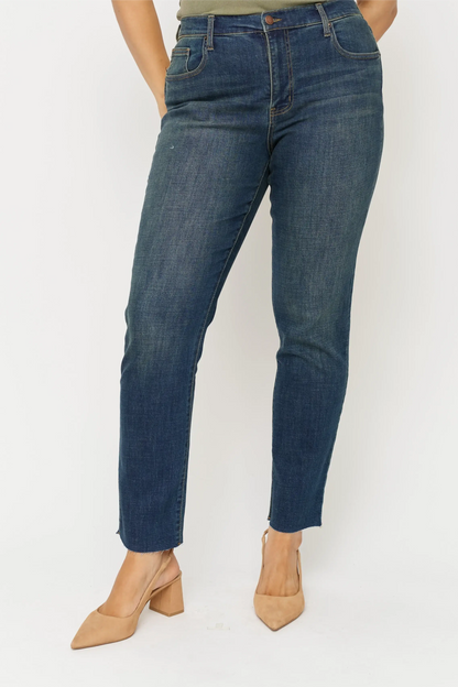 Oliver Logan Crosby Mid Rise Relaxed Taper Jean in standard wash, showing the denim's relaxed fit and classic style.