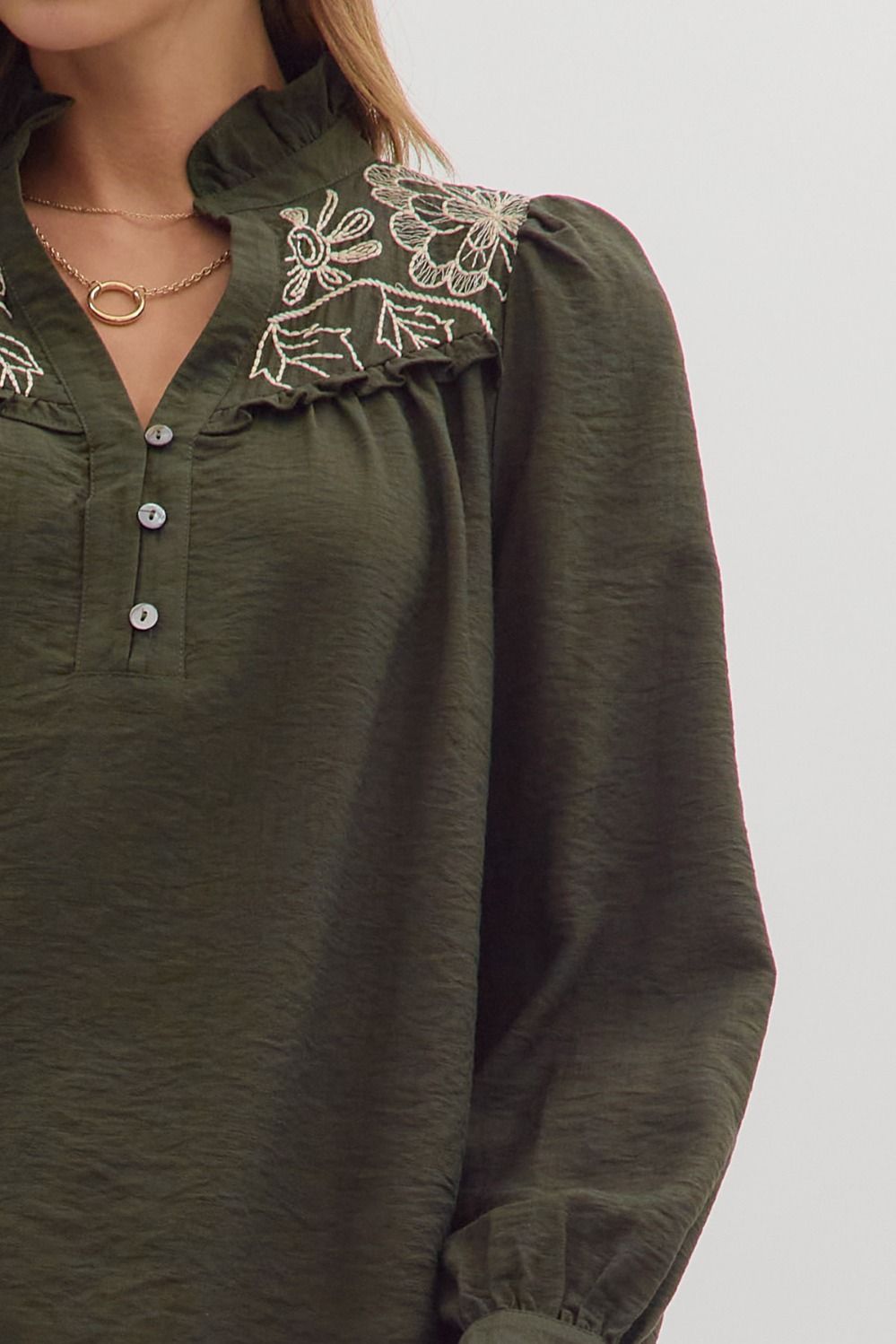 Elowen Embroidered Ruffle-Collar Top Entro